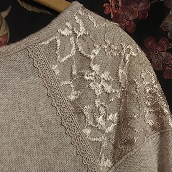 Beautiful lace knit sweater💕 - Picture 6 of 6